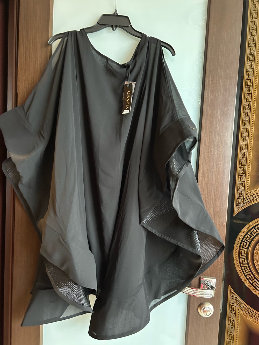 Gracia Black Cold-Shoulder Flowing Tunic